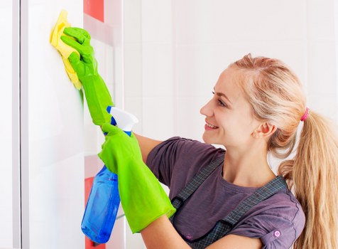 Professional move out cleaning for an NW6 flat during tenancy handover