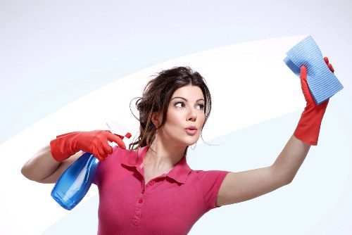 End of tenancy cleaner in Nw6 preparing a property for handover